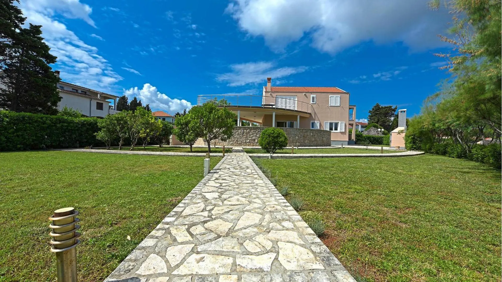 2 Bedroom Nice Apartment In Ugljan