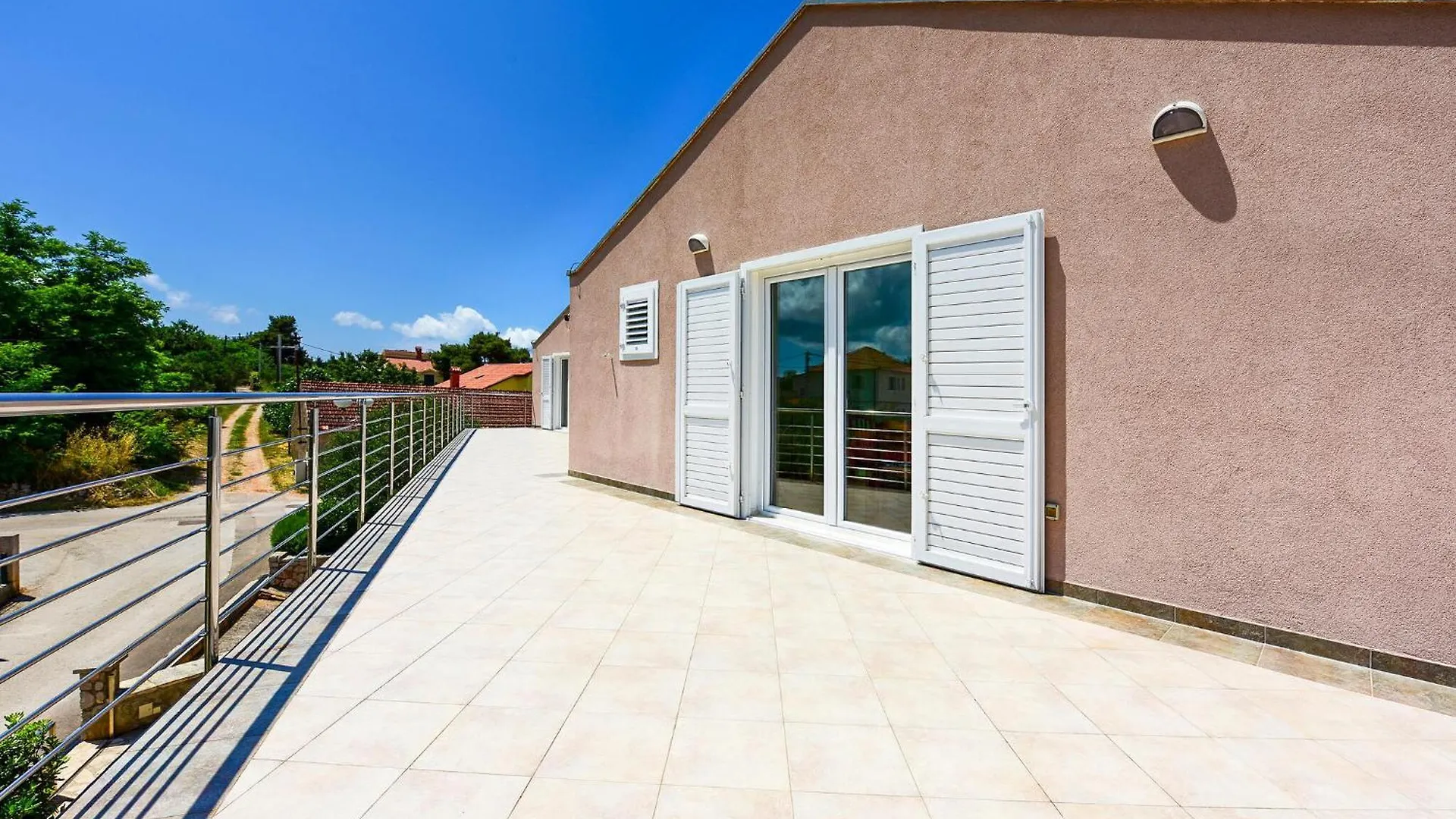 2 Bedroom Nice Apartment In Ugljan