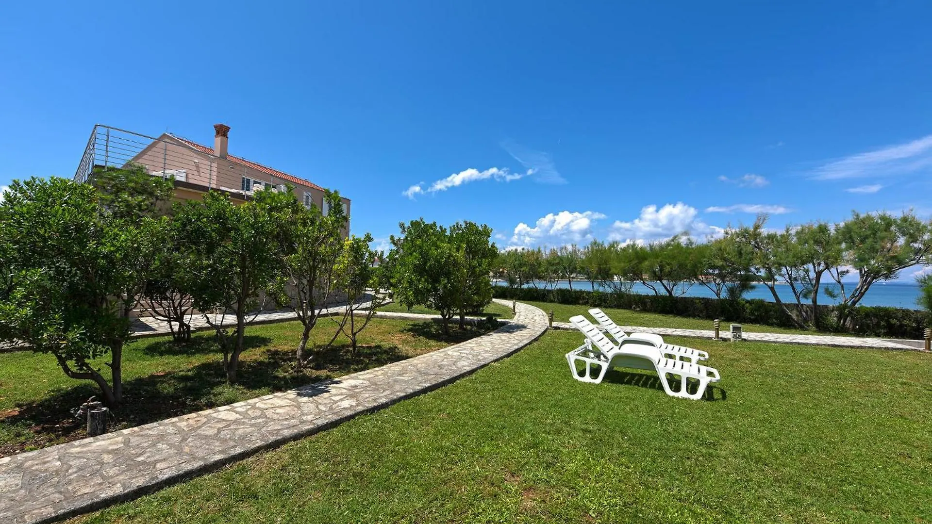 2 Bedroom Nice Apartment In Ugljan