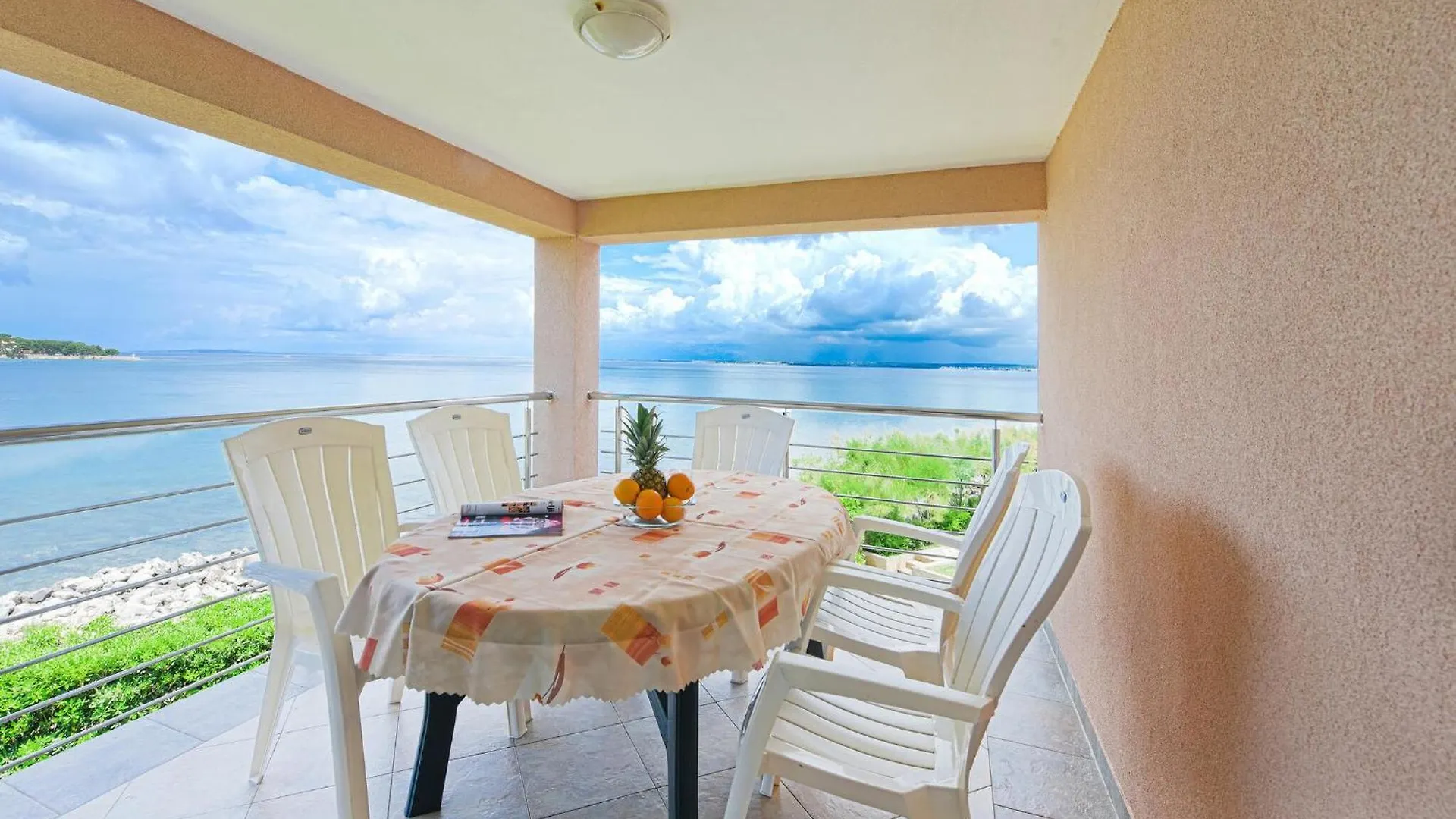 2 Bedroom Nice Apartment In Ugljan